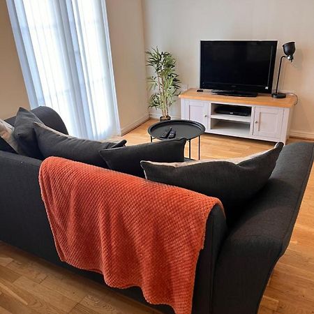 At Home In The City Serviced Apartments Newport Exterior foto