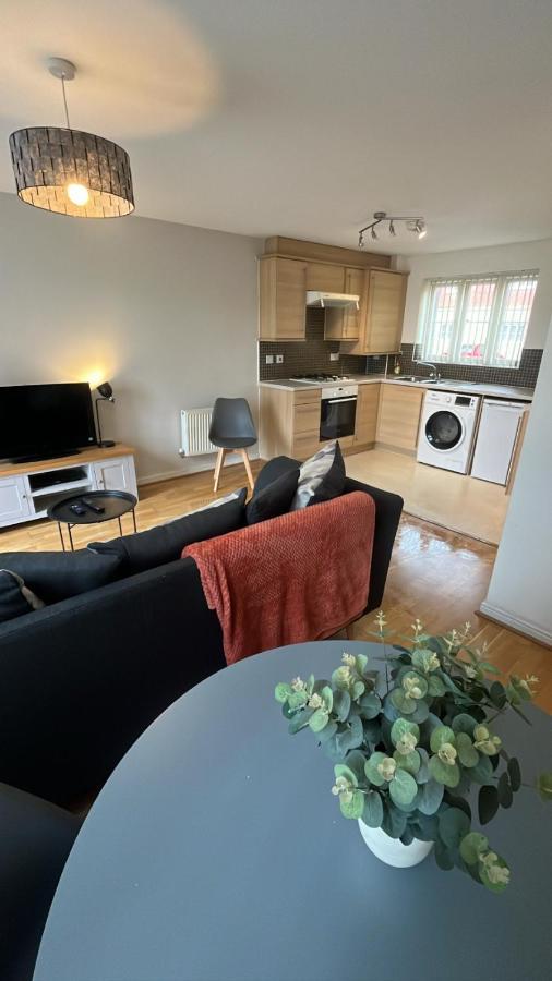 At Home In The City Serviced Apartments Newport Exterior foto