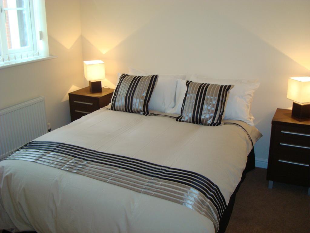 At Home In The City Serviced Apartments Newport Exterior foto